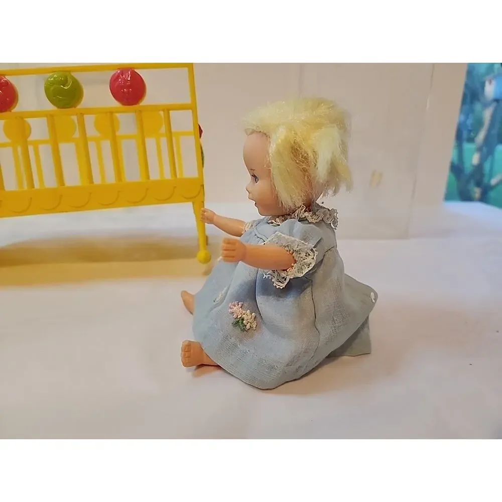 Vtg 1964 Suzy Cute Drink N Wet Doll Crib & Clear Case Topper